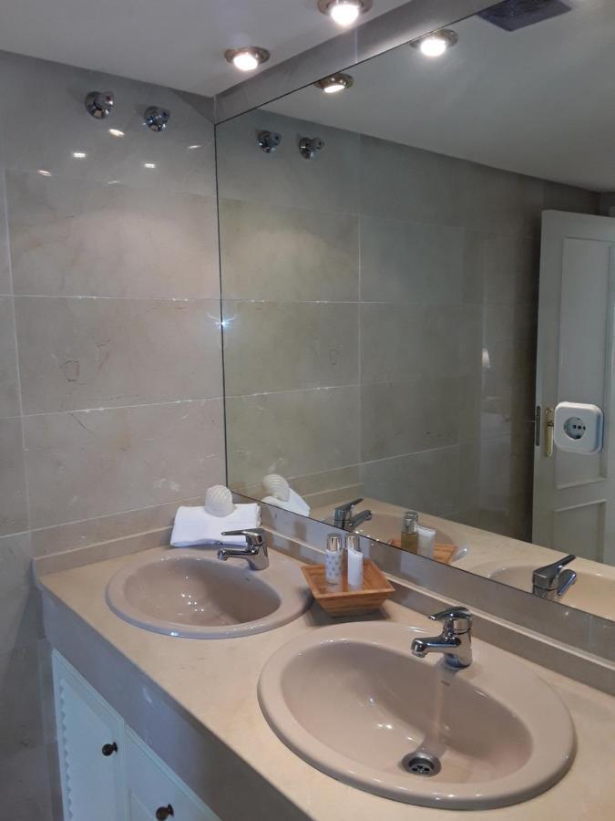 Beachfront Neptuno I, Complex,Views,Pool,Garden, Elviria Marbella Bagian luar foto