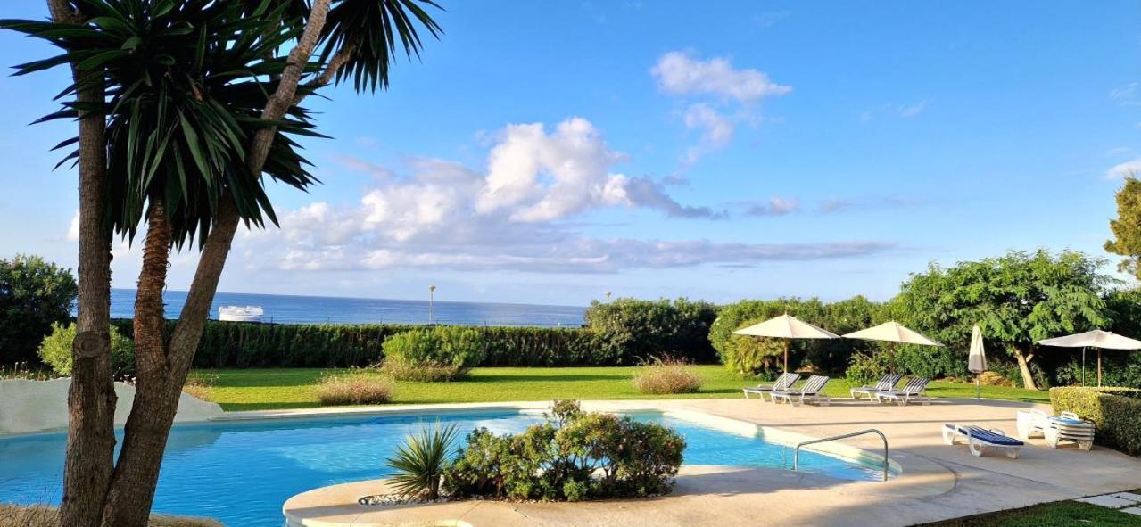 Beachfront Neptuno I, Complex,Views,Pool,Garden, Elviria Marbella Bagian luar foto