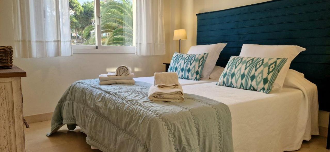 Beachfront Neptuno I, Complex,Views,Pool,Garden, Elviria Marbella Bagian luar foto