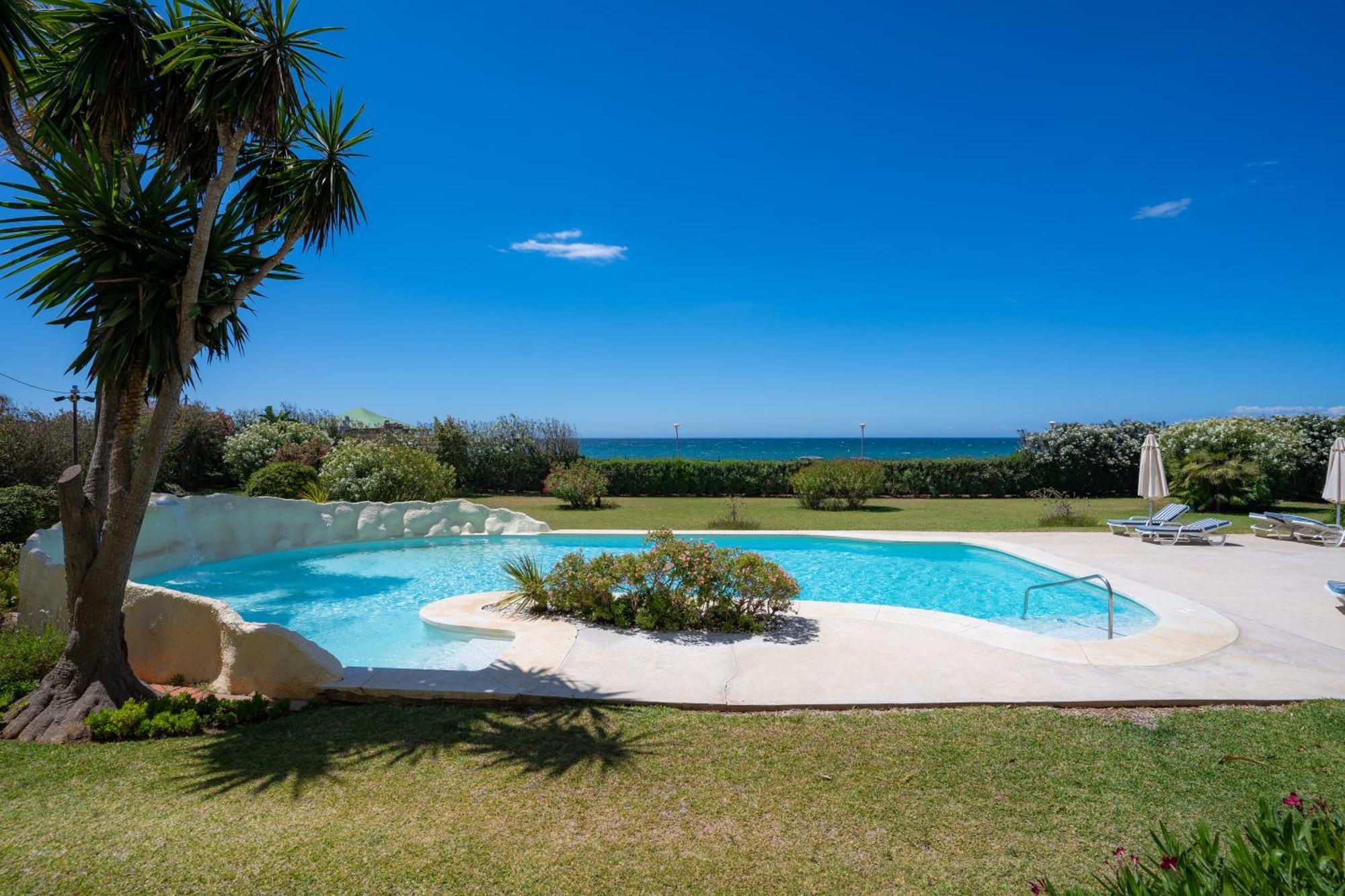 Beachfront Neptuno I, Complex,Views,Pool,Garden, Elviria Marbella Bagian luar foto